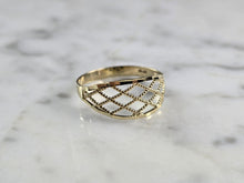 Load image into Gallery viewer, Womens 10K Yellow Gold Modernist Filigree Ring 1.0g E1963