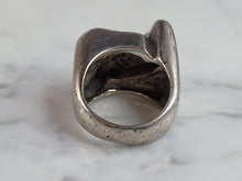 Load image into Gallery viewer, Womens Vintage Estate Sterling Silver Modernist Ring 18.3g E2206