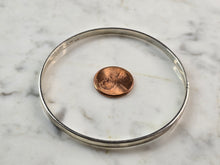 Load image into Gallery viewer, Womens Vintage Estate Sterling Silver Bangle Bracelet 13.3g E2350