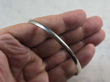 Load image into Gallery viewer, Womens Vintage Estate Sterling Silver Bangle Bracelet 13.3g E2350