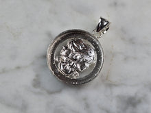 Load image into Gallery viewer, Womens Vintage Estate Sterling Silver Zodiac Gemini Pendant 4.1g E2382