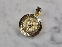 Load image into Gallery viewer, Womens Vintage Estate Gold Tone Zodiac Leo Lion Pendant E2385