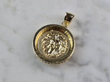 Load image into Gallery viewer, Womens Vintage Estate Gold Tone Zodiac Leo Lion Pendant E2385