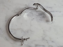 Load image into Gallery viewer, Womens Sterling Silver Modernist Opal Wave Bangle Bracelet 19.1g E2899