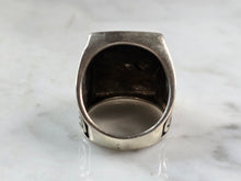 Load image into Gallery viewer, Mens Sterling Silver Celtic Knot Horse Head Ring 13.5g E3010