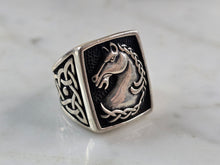 Load image into Gallery viewer, Mens Sterling Silver Celtic Knot Horse Head Ring 13.5g E3010