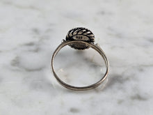 Load image into Gallery viewer, Womens Vintage Estate Sterling Silver MOP Ring 2.5g E3237