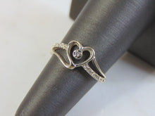 Load image into Gallery viewer, Womens Vintage Estate 10K White Gold Diamond Heart Ring 2.0g E3257