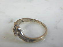 Load image into Gallery viewer, Womens Vintage Estate 10K White Gold Diamond Heart Ring 2.0g E3257