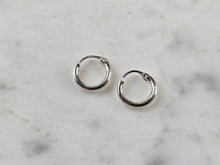 Load image into Gallery viewer, Womens Baby Childs Vintage Estate Sterling Silver Hoop Earrings 0.5g E3284