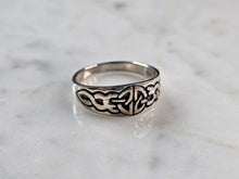 Load image into Gallery viewer, Womens Vintage Estate Sterling Silver Celtic Eternity Knot Ring 2.7g E3321