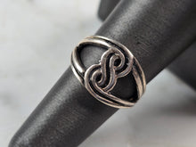 Load image into Gallery viewer, Womens Vintage Estate Sterling Silver Celtic Eternity Knot Ring 3.7g E3322