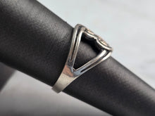 Load image into Gallery viewer, Womens Vintage Estate Sterling Silver Celtic Eternity Knot Ring 3.7g E3322