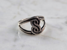 Load image into Gallery viewer, Womens Vintage Estate Sterling Silver Celtic Eternity Knot Ring 3.7g E3322