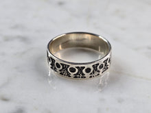 Load image into Gallery viewer, Womens Vintage Estate Sterling Silver Female Venus Band Ring 3.9g E3324