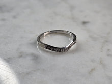 Load image into Gallery viewer, Womens Vintage Estate 10K White Gold Dazzling Rock Diamond Ring 1.1g E3365