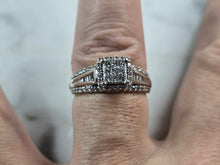 Load image into Gallery viewer, Womens Vintage Estate 10K White Gold Diamond Ring, 5.1g E3368