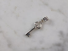 Load image into Gallery viewer, Womens Sterling Silver Key to My Heart Pendant Necklace 2.1g #E3495