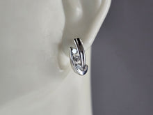 Load image into Gallery viewer, Womens Vintage Estate 10K White Gold Diamond Earrings, 2.1g E3513