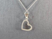 Load image into Gallery viewer, Womens Vintage Estate Sterling Silver Heart Pendant Necklace 4.7g E3518