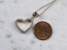Load image into Gallery viewer, Womens Vintage Estate Sterling Silver Heart Pendant Necklace 4.7g E3518