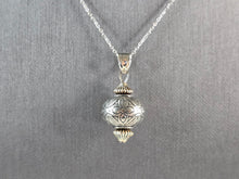 Load image into Gallery viewer, Womens Vintage Estate Sterling Silver Modernist Pendant Necklace 4.5g E3523