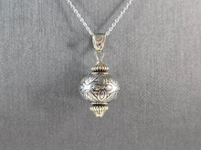 Load image into Gallery viewer, Womens Vintage Estate Sterling Silver Modernist Pendant Necklace 4.5g E3523