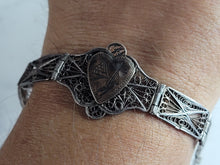 Load image into Gallery viewer, Womens Vintage Estate Sterling Silver Filigree Heart Bracelet 13.0g E3544