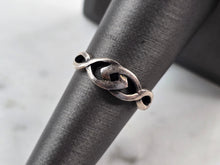 Load image into Gallery viewer, Womens Vintage Estate Sterling Silver Celtic Eternity Knot Ring 1.9g E3573