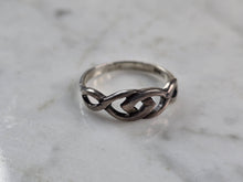 Load image into Gallery viewer, Womens Vintage Estate Sterling Silver Celtic Eternity Knot Ring 1.9g E3573