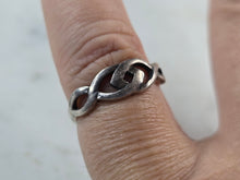 Load image into Gallery viewer, Womens Vintage Estate Sterling Silver Celtic Eternity Knot Ring 1.9g E3573