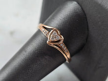 Load image into Gallery viewer, Womens Vintage Estate 10K Rose Gold Diamond Heart Ring 2.3g E3603