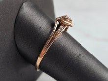Load image into Gallery viewer, Womens Vintage Estate 10K Rose Gold Diamond Heart Ring 2.3g E3603