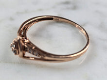 Load image into Gallery viewer, Womens Vintage Estate 10K Rose Gold Diamond Heart Ring 2.3g E3603