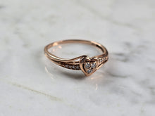 Load image into Gallery viewer, Womens Vintage Estate 10K Rose Gold Diamond Heart Ring 2.3g E3603