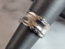 Load image into Gallery viewer, Womens Vintage Estate 14K White Gold Cigar Band Ring, 6.0g E3609