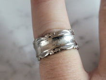Load image into Gallery viewer, Womens Vintage Estate 14K White Gold Cigar Band Ring, 6.0g E3609