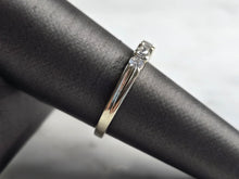 Load image into Gallery viewer, Womens Vintage Estate 18K White Gold Diamond Ring, 3.9g E3634