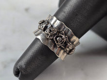 Load image into Gallery viewer, Womens Vintage Estate Sterling Silver Israel Floral Flower Band Ring 8.6g E3672