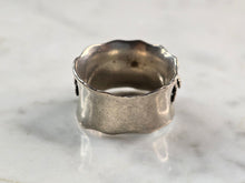 Load image into Gallery viewer, Womens Vintage Estate Sterling Silver Israel Floral Flower Band Ring 8.6g E3672