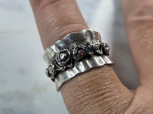 Load image into Gallery viewer, Womens Vintage Estate Sterling Silver Israel Floral Flower Band Ring 8.6g E3672