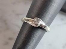 Load image into Gallery viewer, Womens Vintage Estate 10k White Gold Diamond Ring 2.3g #E3697