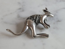 Load image into Gallery viewer, Womens Vintage Estate .925 Sterling Silver Kangaroo Brooch 11.3g E3740