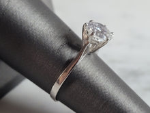Load image into Gallery viewer, Womens Vintage Estate Sterling Silver CZ Ring 1.8g E3752