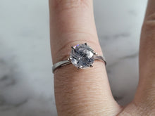 Load image into Gallery viewer, Womens Vintage Estate Sterling Silver CZ Ring 1.8g E3752