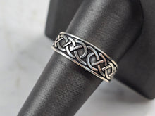 Load image into Gallery viewer, Mens Vintage Estate Sterling Silver WJ Celtic Eternity Knot Ring 4.3g E3755