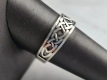 Load image into Gallery viewer, Mens Vintage Estate Sterling Silver WJ Celtic Eternity Knot Ring 4.3g E3755