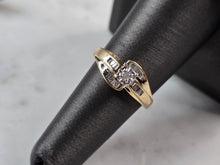 Load image into Gallery viewer, Womens Vintage Estate 10K Yellow Gold Ring Diamond Ring, 3.0g E3771