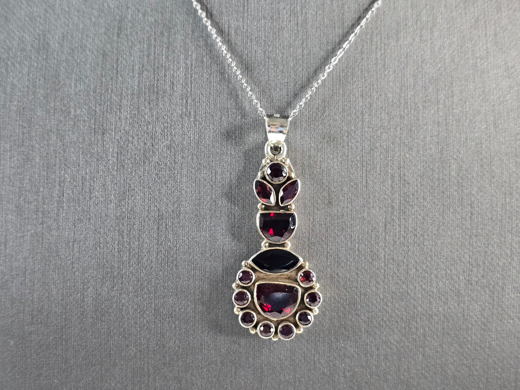 Womens  Estate Sterling Silver Garnet Cluster Pendant Necklace 10.1g E3790