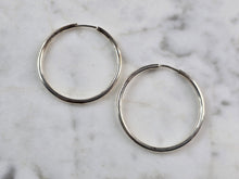 Load image into Gallery viewer, Womens Vintage Estate Sterling Silver Hoop Earrings 2.8g #E3803